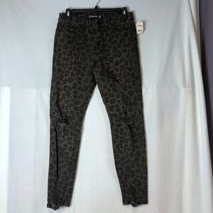 Design Lab Women's Green Cheetah distressed Size 28 jeans NWT.   25